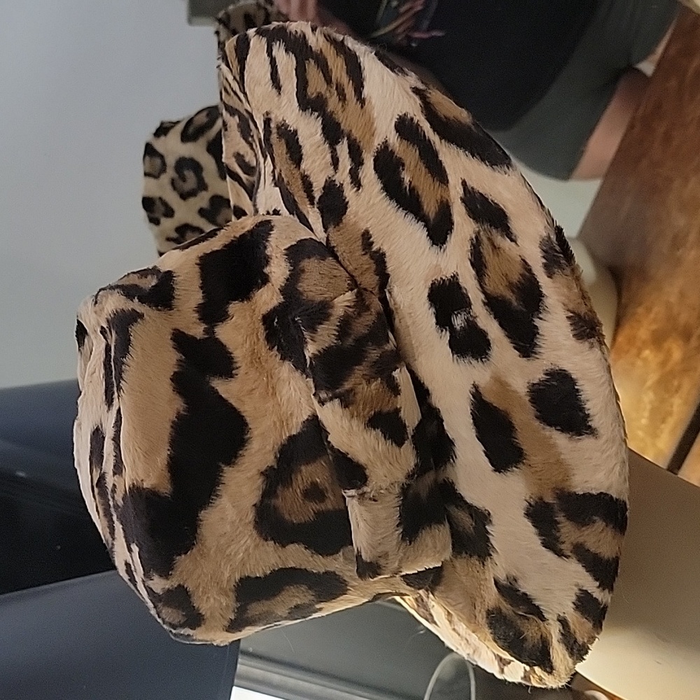 Leopard Print Hat & Bag Ensemble - image 5